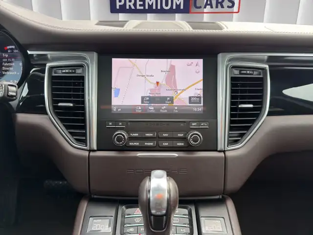 Porsche Macan view 14