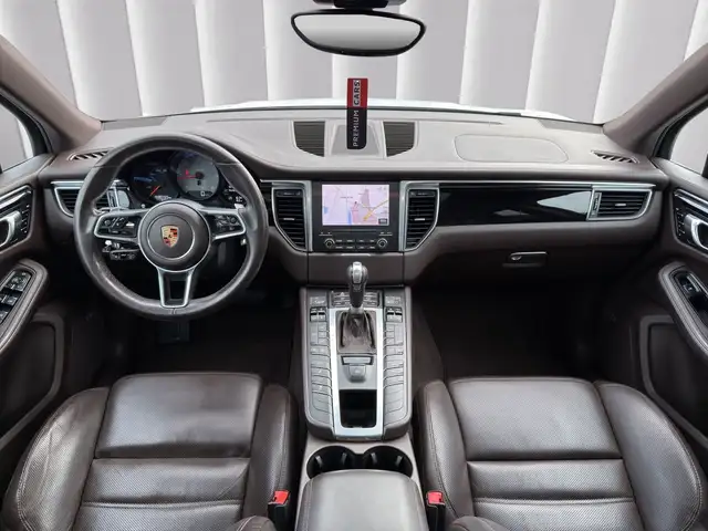 Porsche Macan view 11