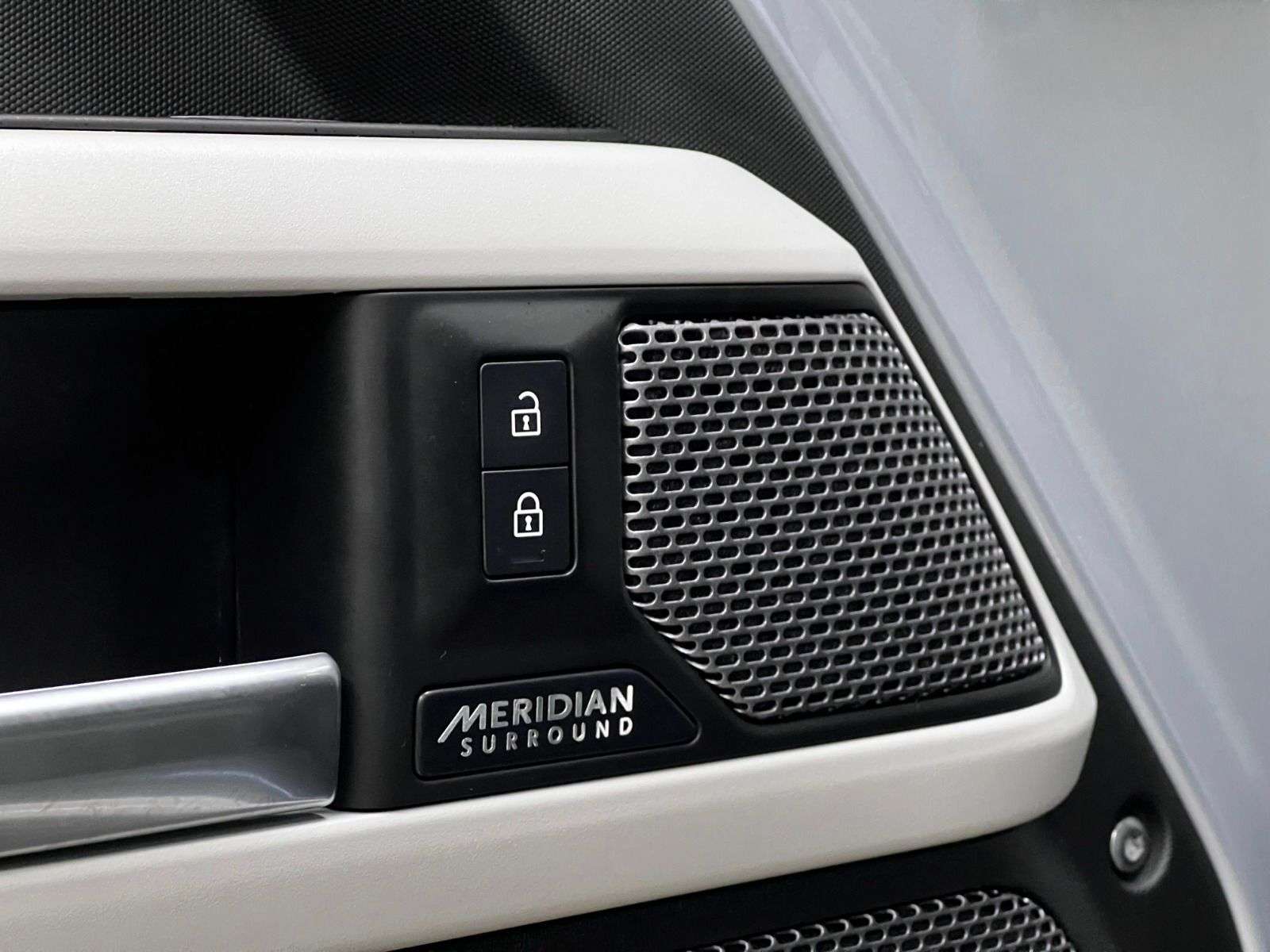 2024 Land Rover Defender X-DYNAMIC SE | LOW KM | COMFORT PKG thumb 30
