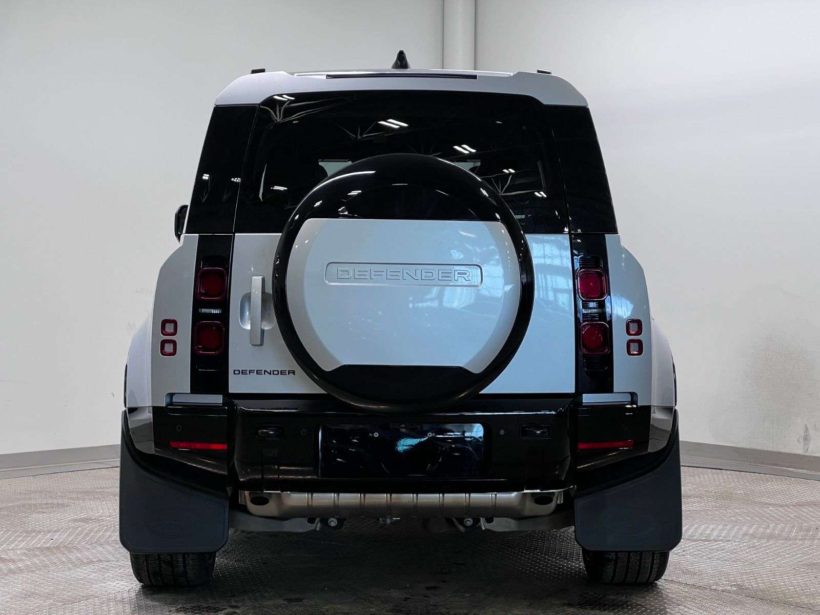 2024 Land Rover Defender X-DYNAMIC SE | LOW KM | COMFORT PKG thumb 6