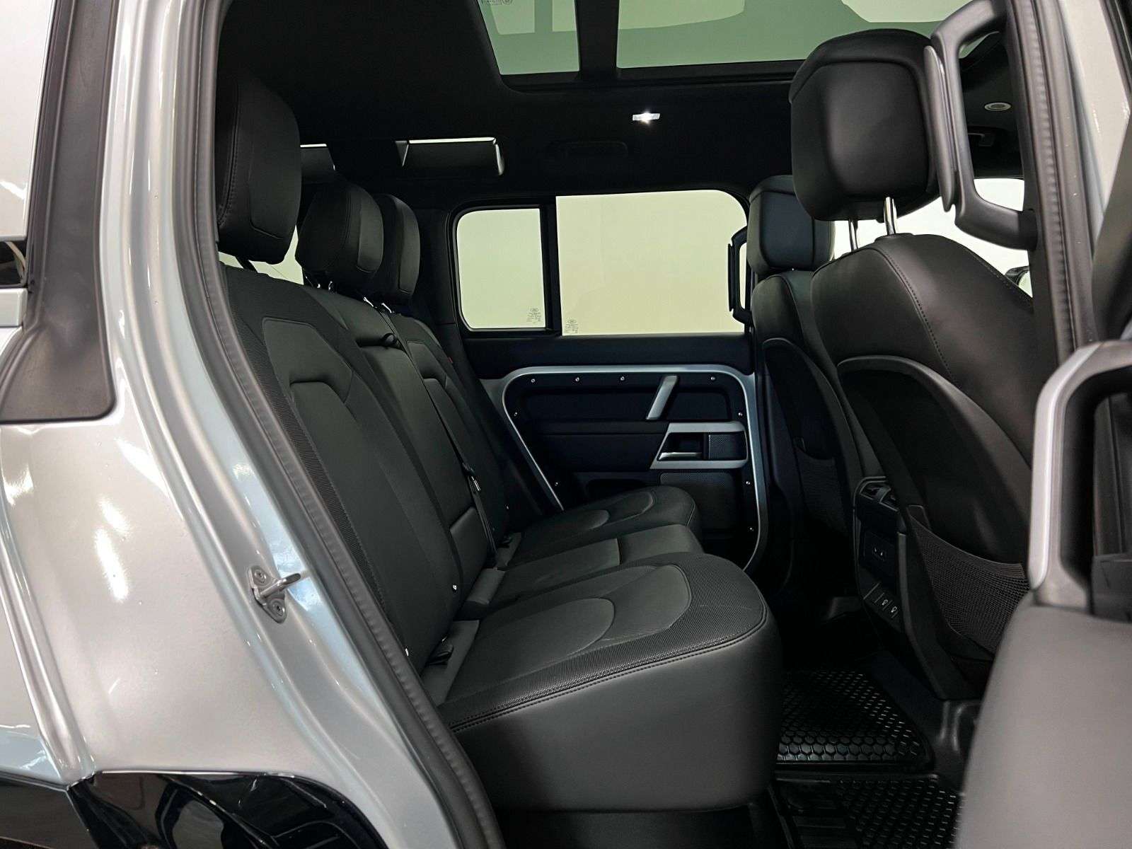 2024 Land Rover Defender X-DYNAMIC SE | LOW KM | COMFORT PKG thumb 24