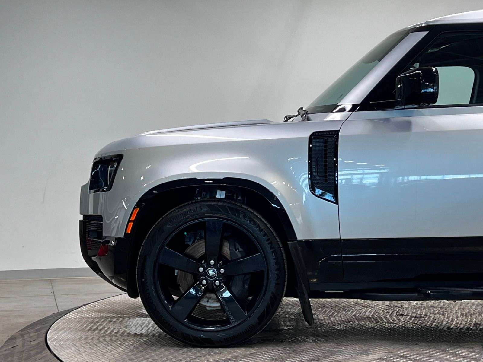 2024 Land Rover Defender X-DYNAMIC SE | LOW KM | COMFORT PKG thumb 9