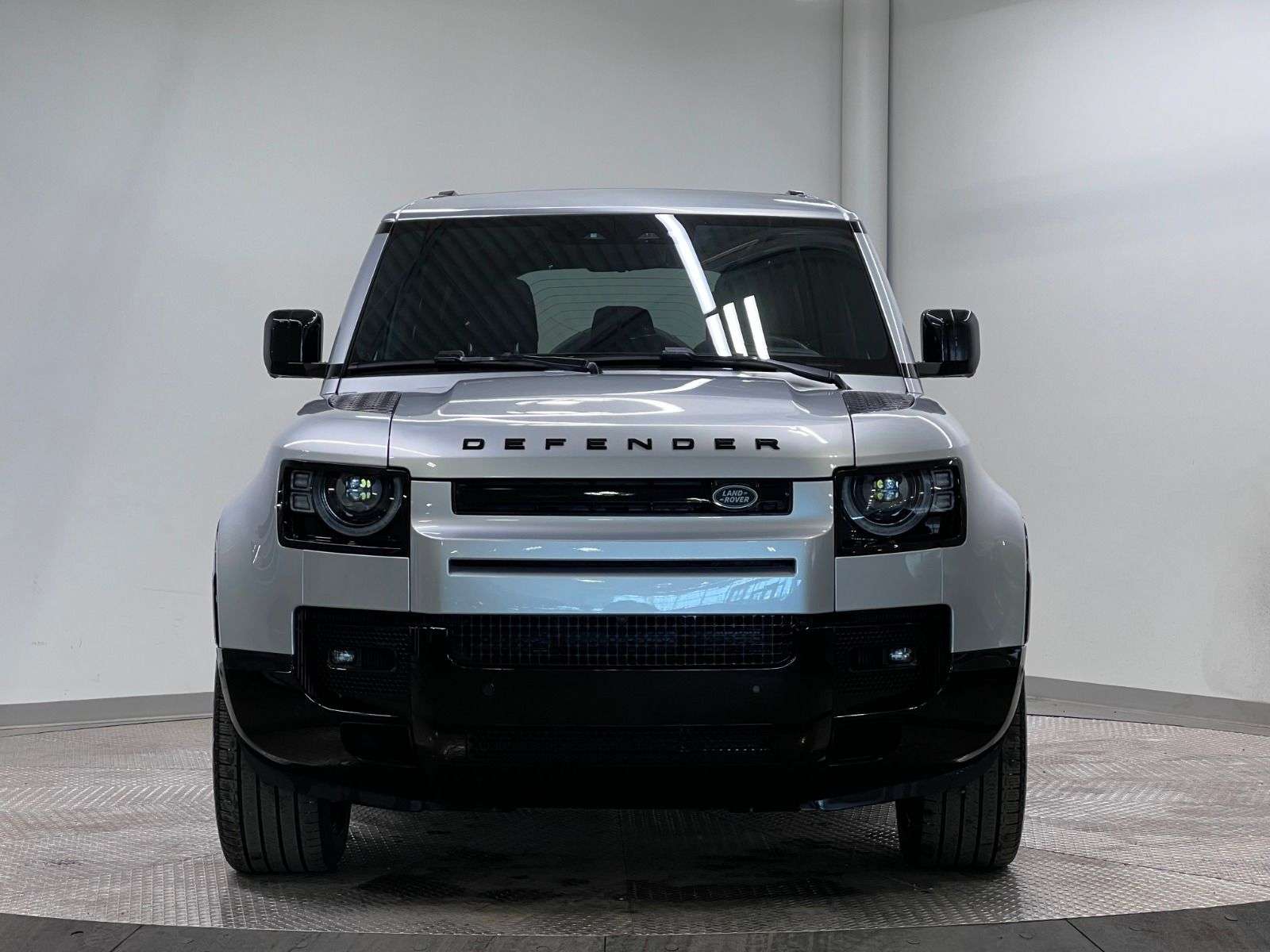2024 Land Rover Defender X-DYNAMIC SE | LOW KM | COMFORT PKG thumb 8