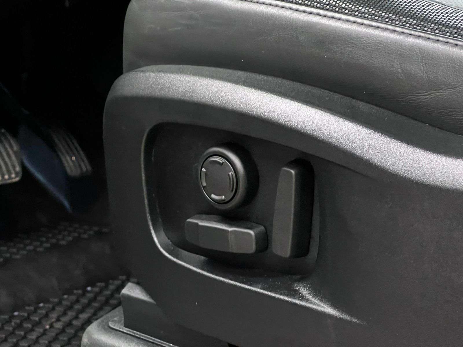 2024 Land Rover Defender X-DYNAMIC SE | LOW KM | COMFORT PKG thumb 31