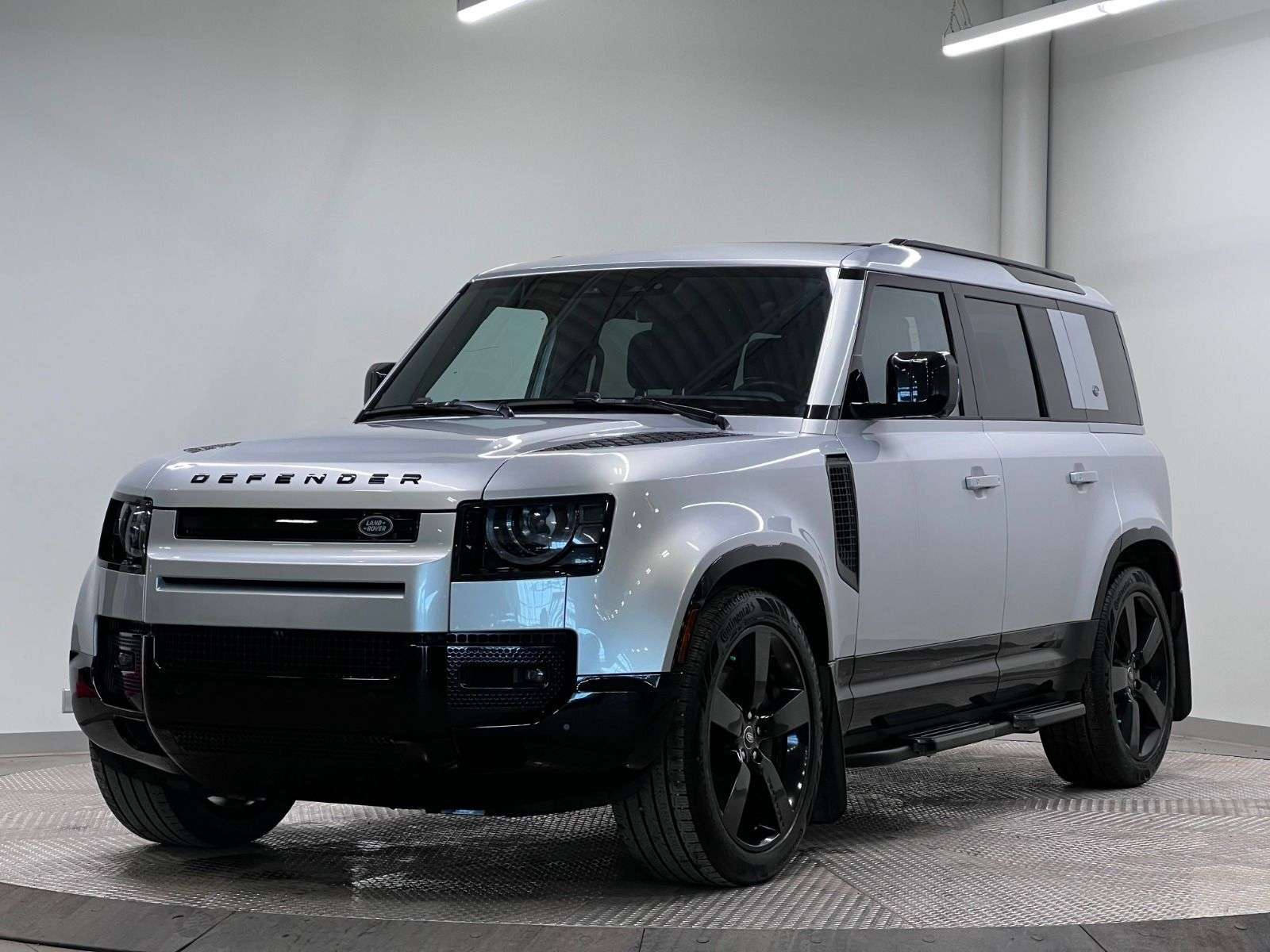 2024 Land Rover Defender X-DYNAMIC SE | LOW KM | COMFORT PKG