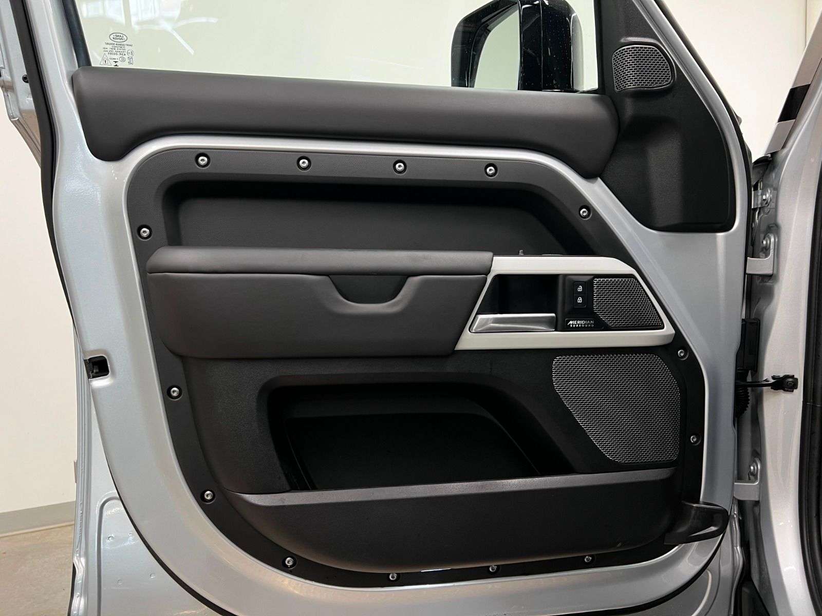 2024 Land Rover Defender X-DYNAMIC SE | LOW KM | COMFORT PKG thumb 28