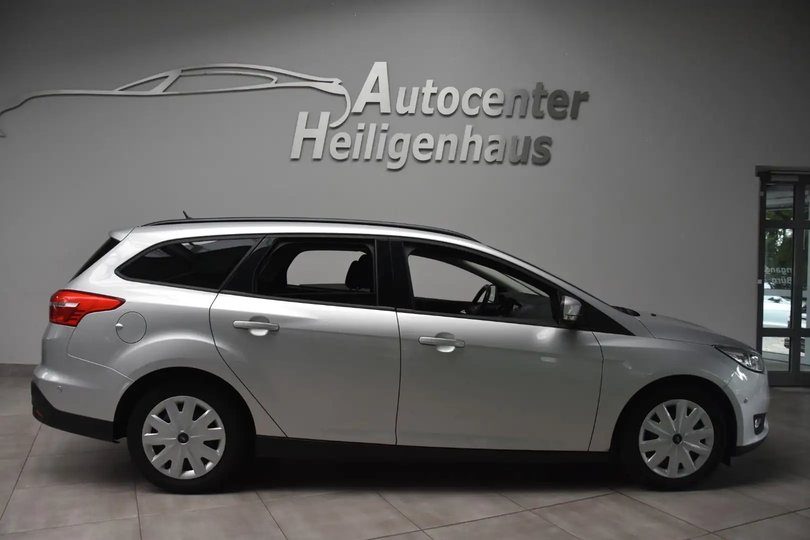 Ford Focus Turnier Business Navi Klima Sitzheiz PDC Stříbrná - 2