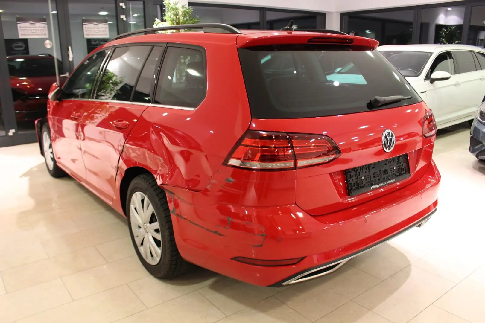 Volkswagen Golf Highline BMT/SS DSG PANO STANDH AHK 1.H DE Rouge - 2