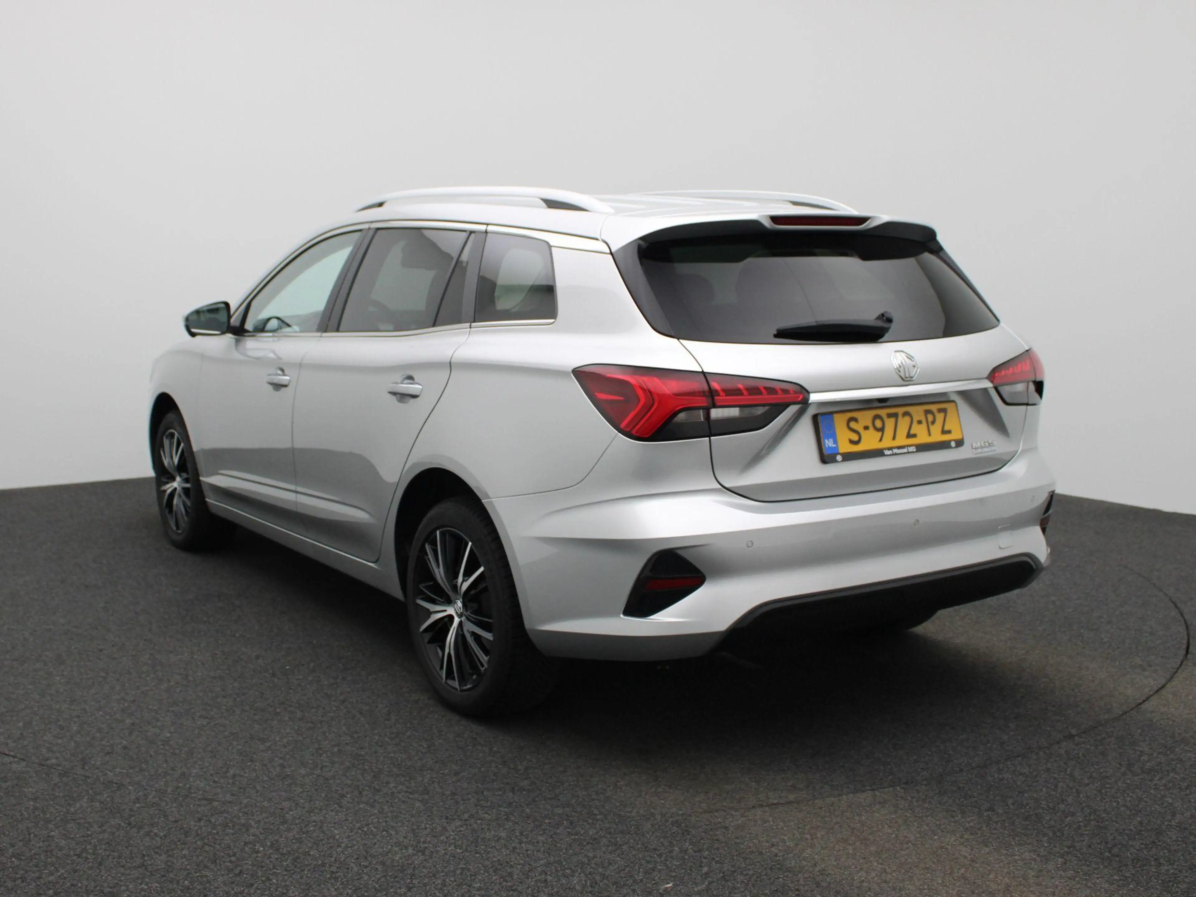 MG MG5 Electric Long Range Luxury 61 kWh — photo 2