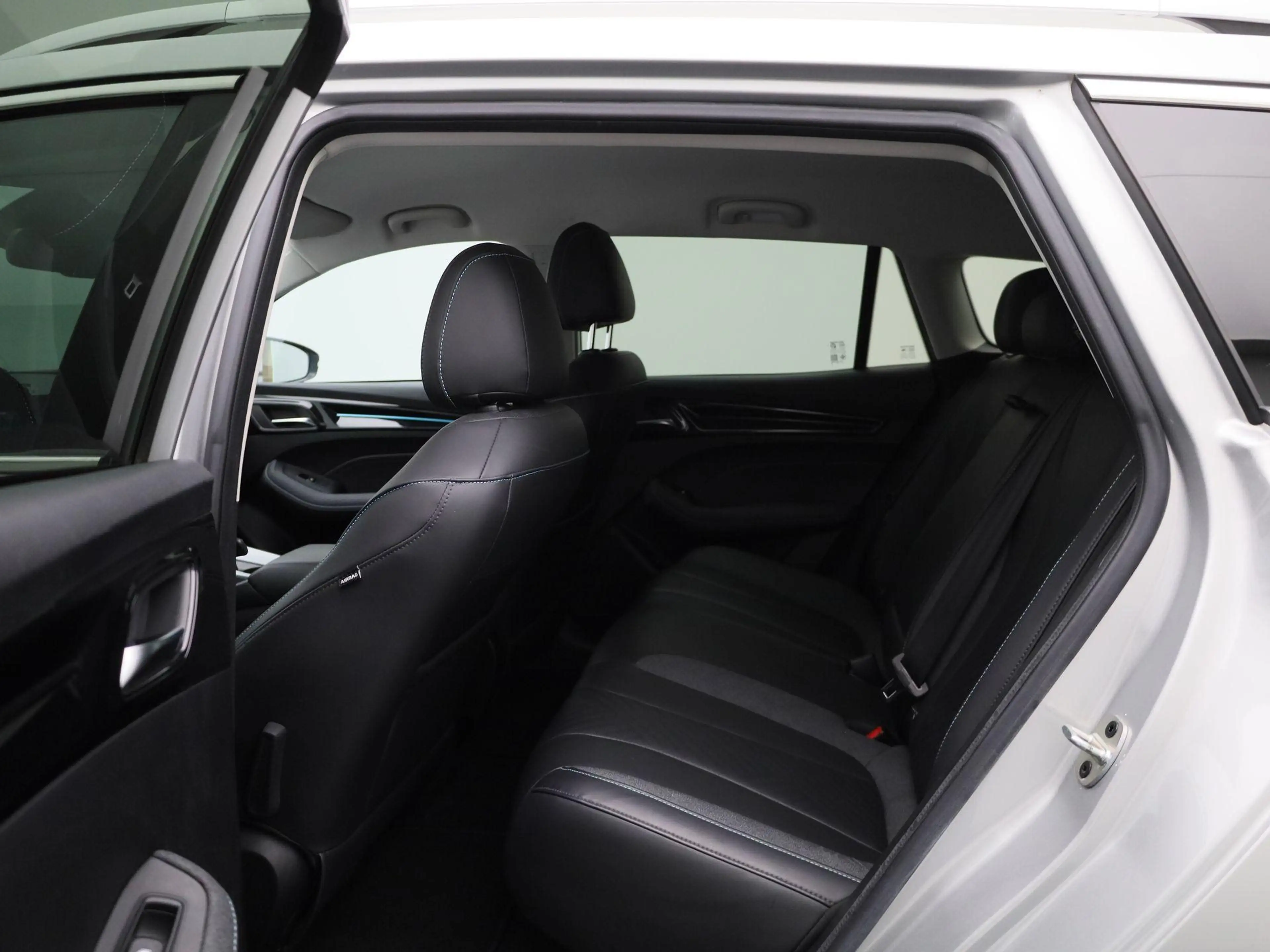 MG MG5 Electric Long Range Luxury 61 kWh — photo 10