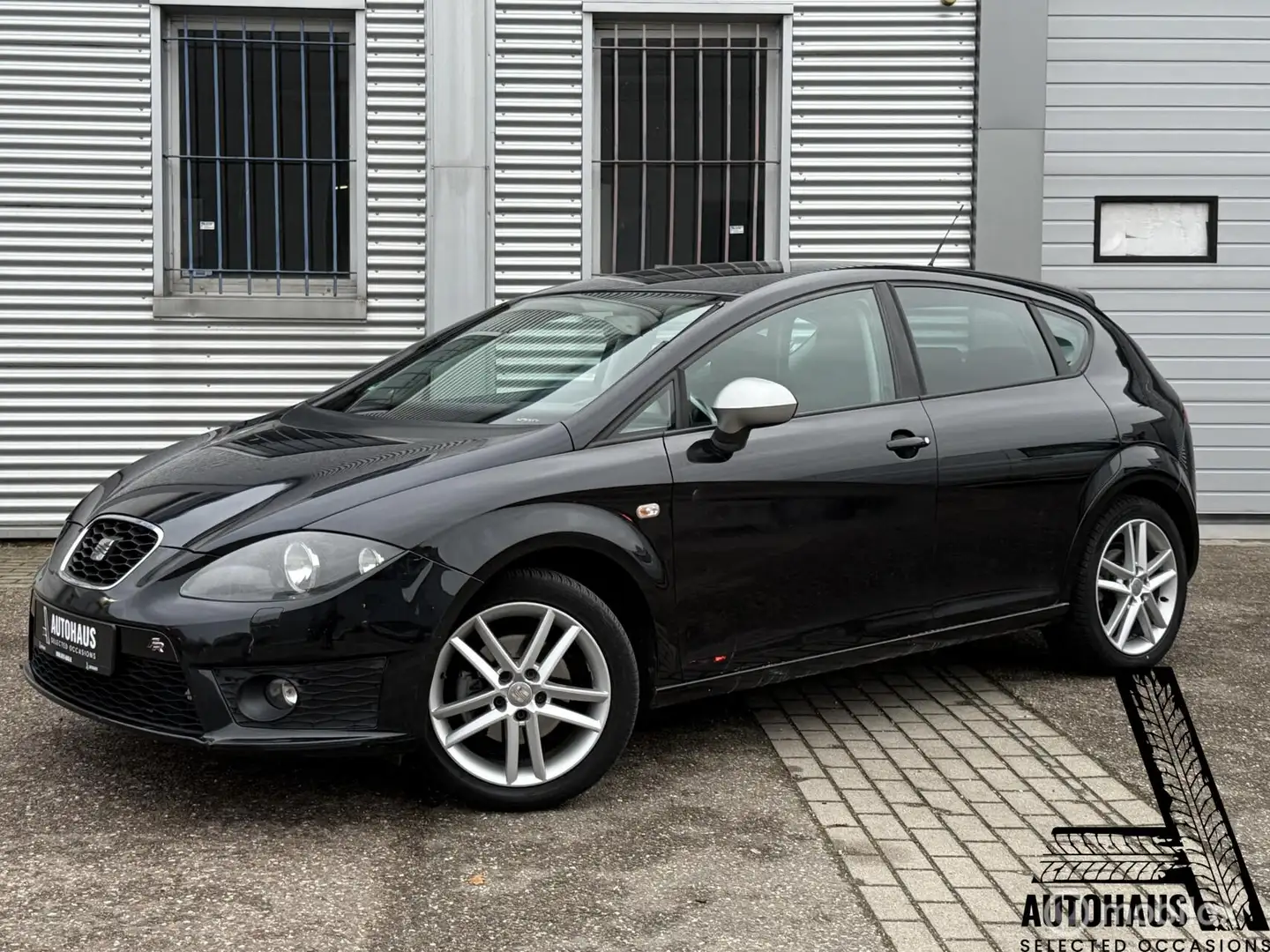 SEAT Leon 1.8 TFSI FR CarPlay Stoelverwarming Cruisecontrol Zwart - 1