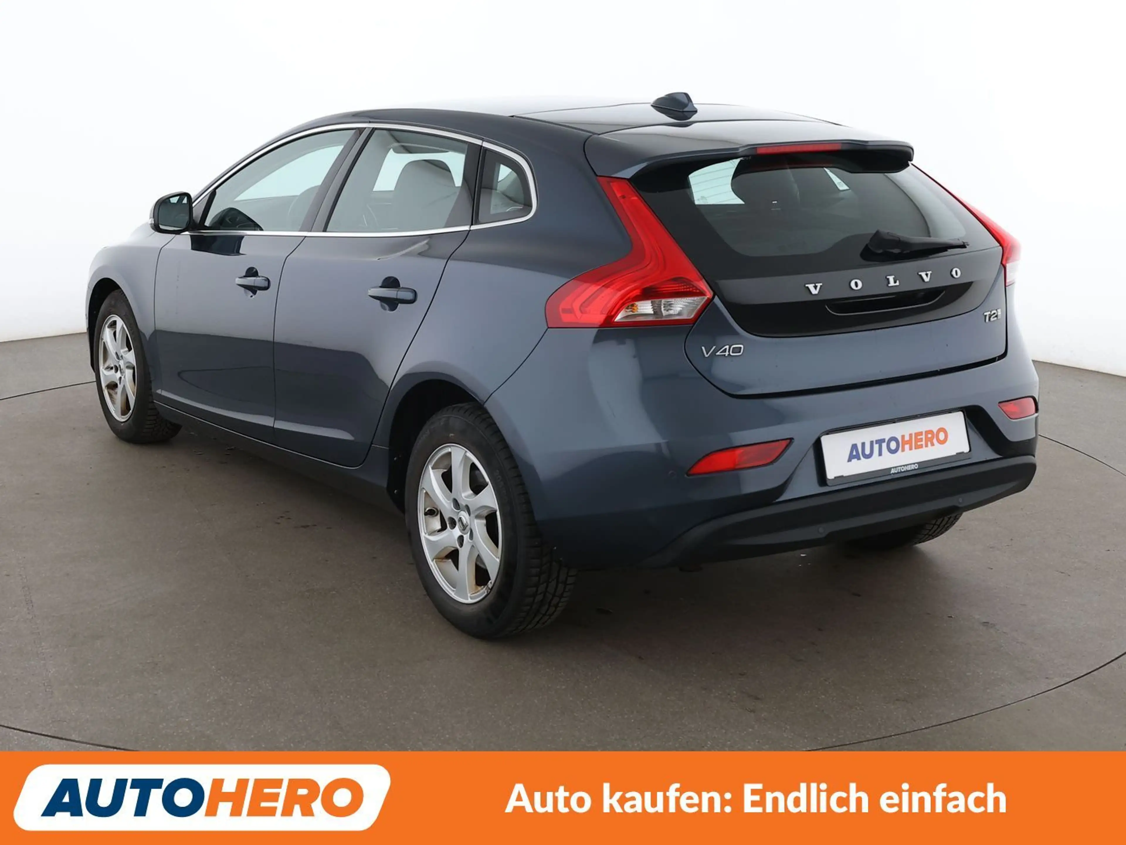 Volvo V40 1.5 Inscription Aut.*NAVI*LED*SPUR*CAM*PDC*SHZ* — photo 4