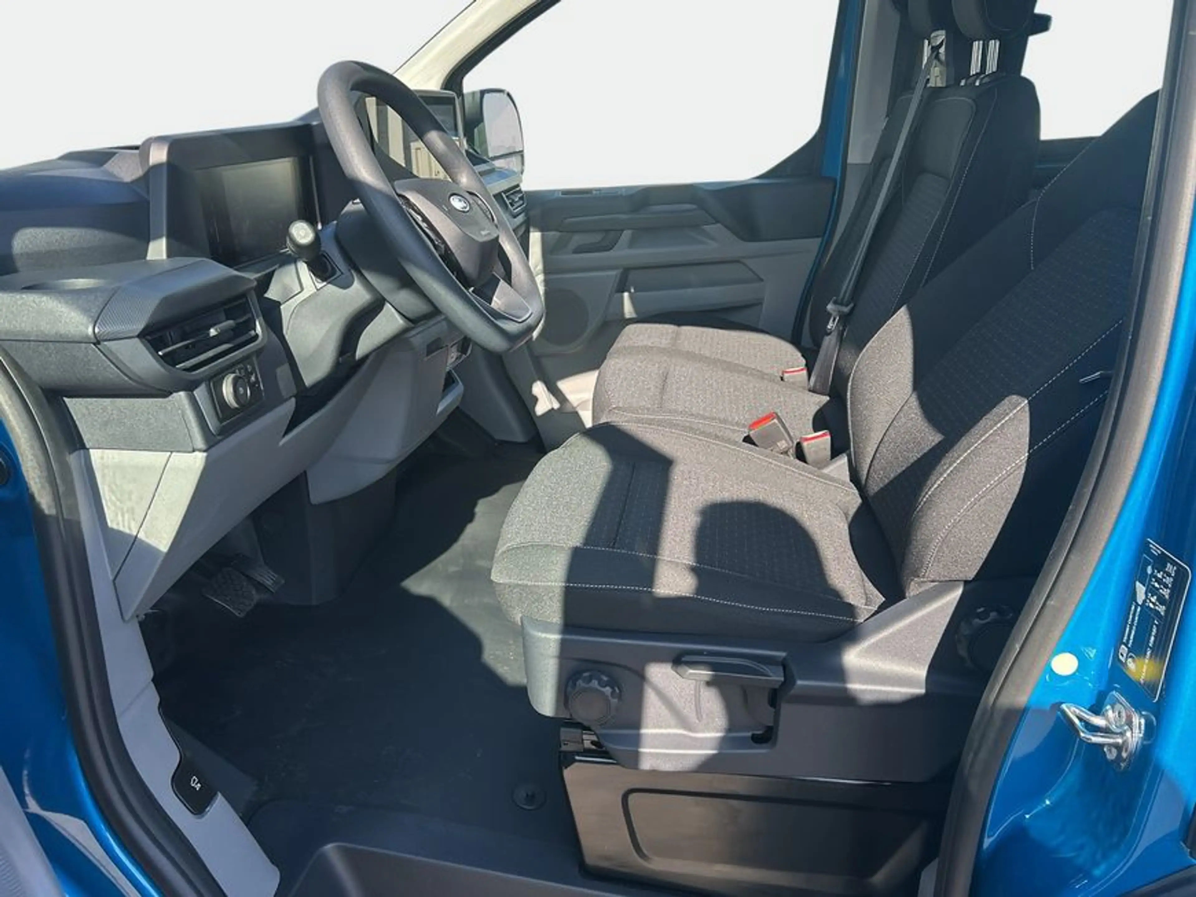 Ford E-Transit e-Transit Custom Kombi 340 L1H1 PKW HA Trend 160 k — photo 7