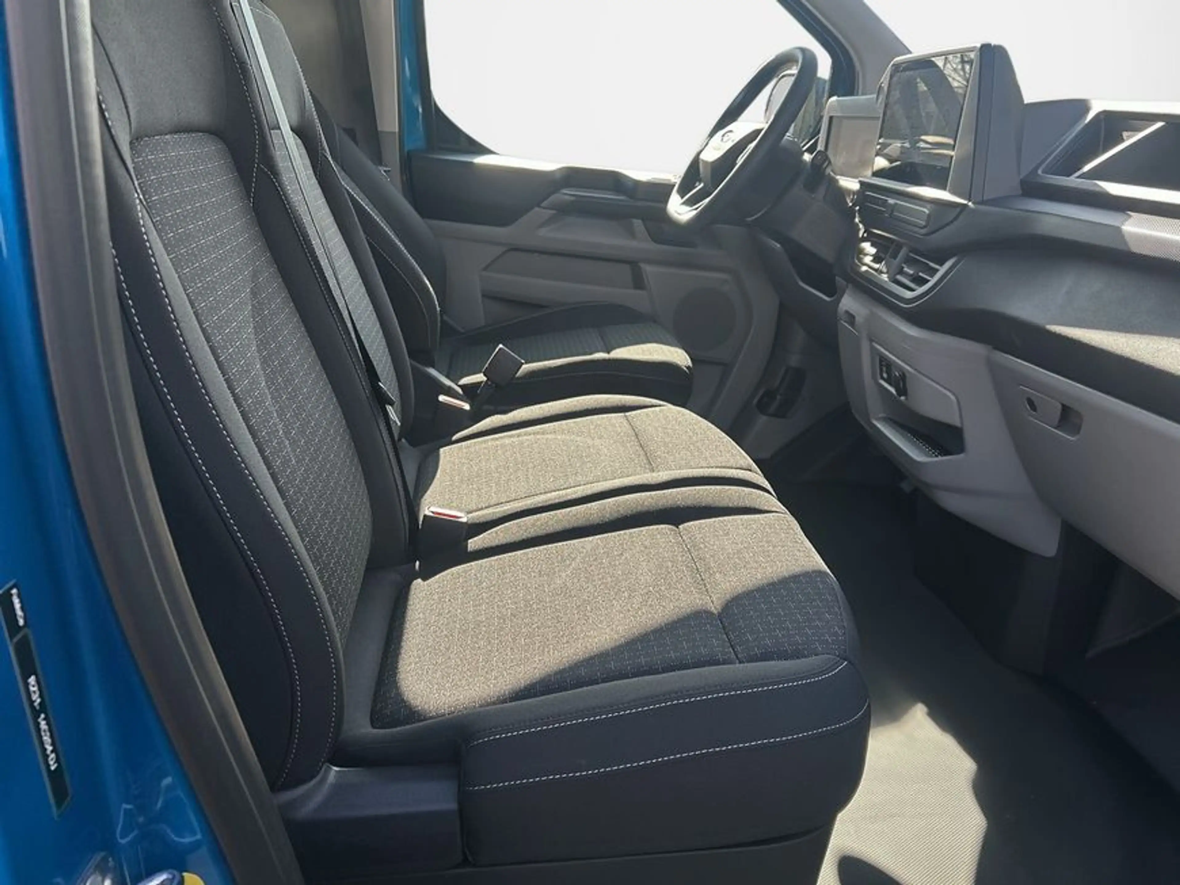 Ford E-Transit e-Transit Custom Kombi 340 L1H1 PKW HA Trend 160 k — photo 10