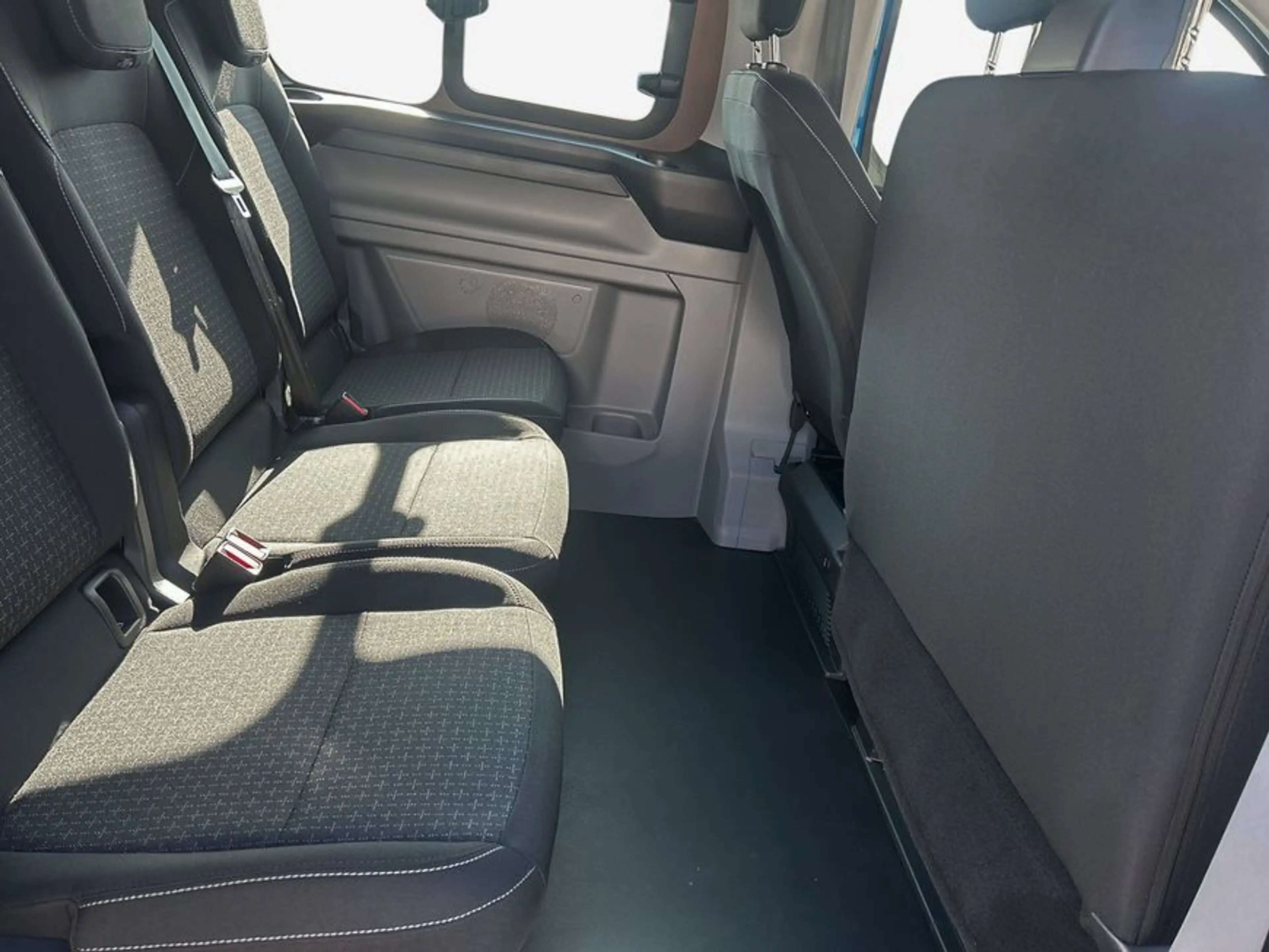 Ford E-Transit e-Transit Custom Kombi 340 L1H1 PKW HA Trend 160 k — photo 8