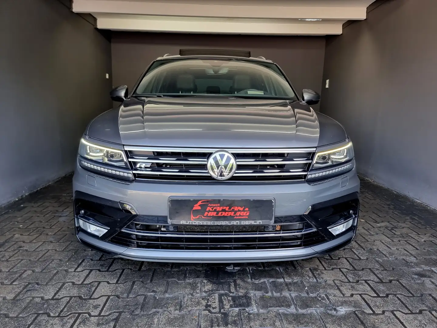Volkswagen Tiguan 2.0 TDI R-LINE HIGHLINE HUD, PANO, ACC, R-KAMERA Schwarz - 2