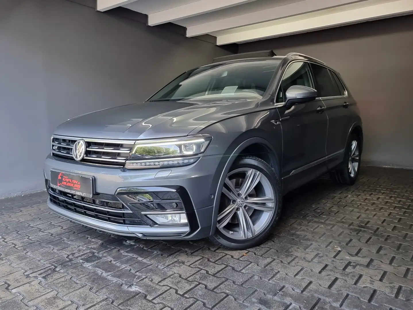 Volkswagen Tiguan 2.0 TDI R-LINE HIGHLINE HUD, PANO, ACC, R-KAMERA Schwarz - 1