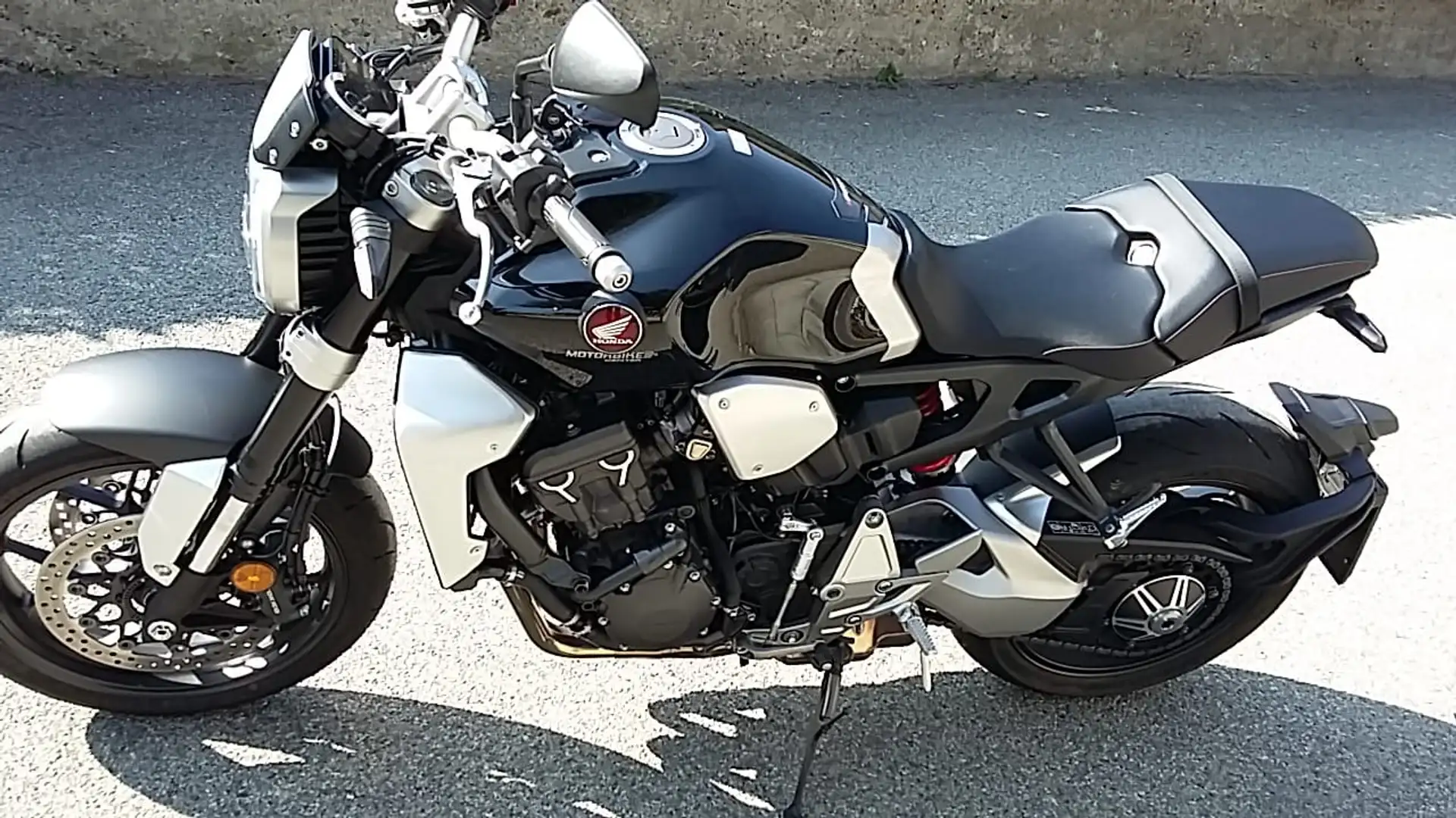 Honda CBR 1000 Neo sports cafe Negro - 1