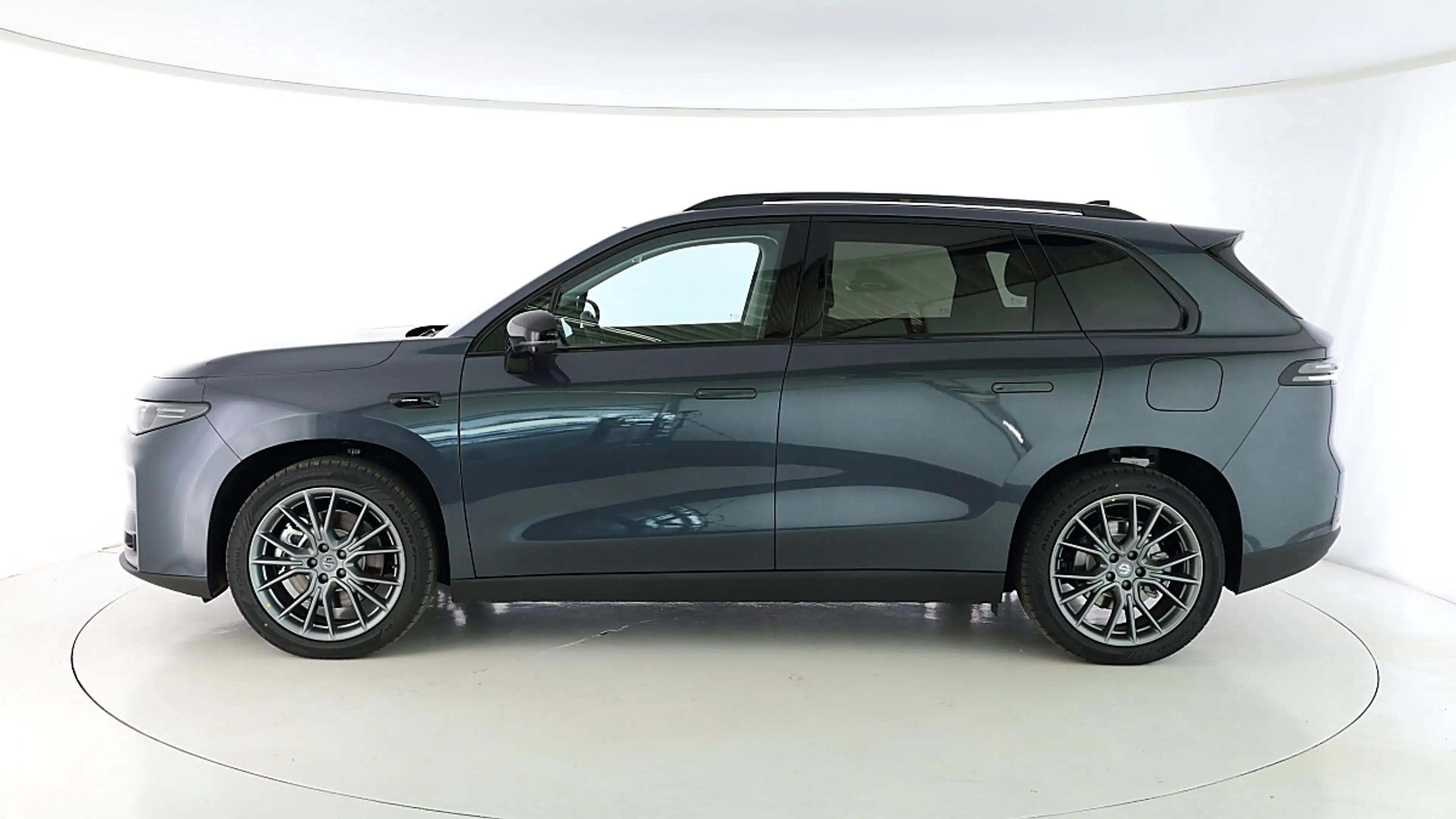 Leapmotor C10 Elektro AWD 81,9kWh Design ProMax — photo 2