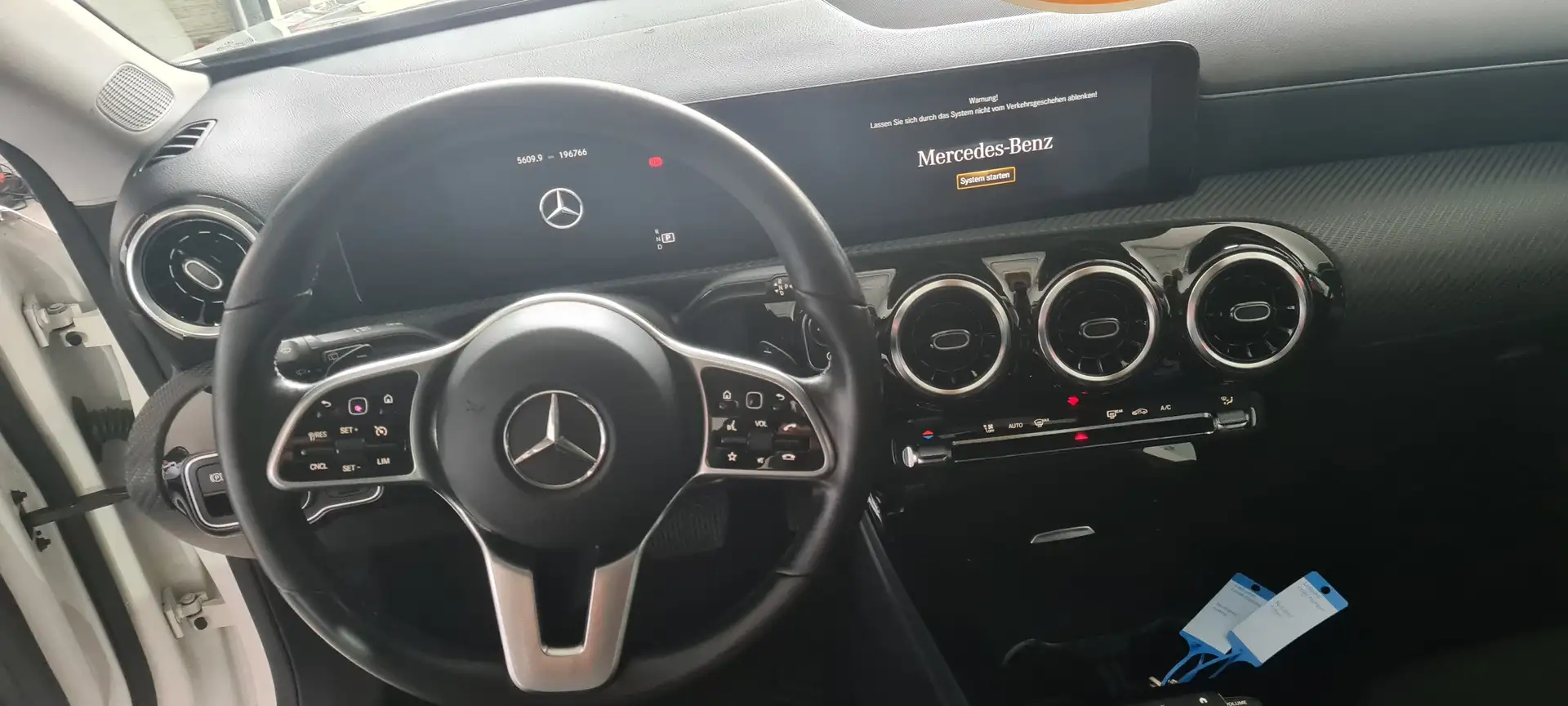 Mercedes-Benz CLA 180 CLA 180 d (118.610) Weiß - 2