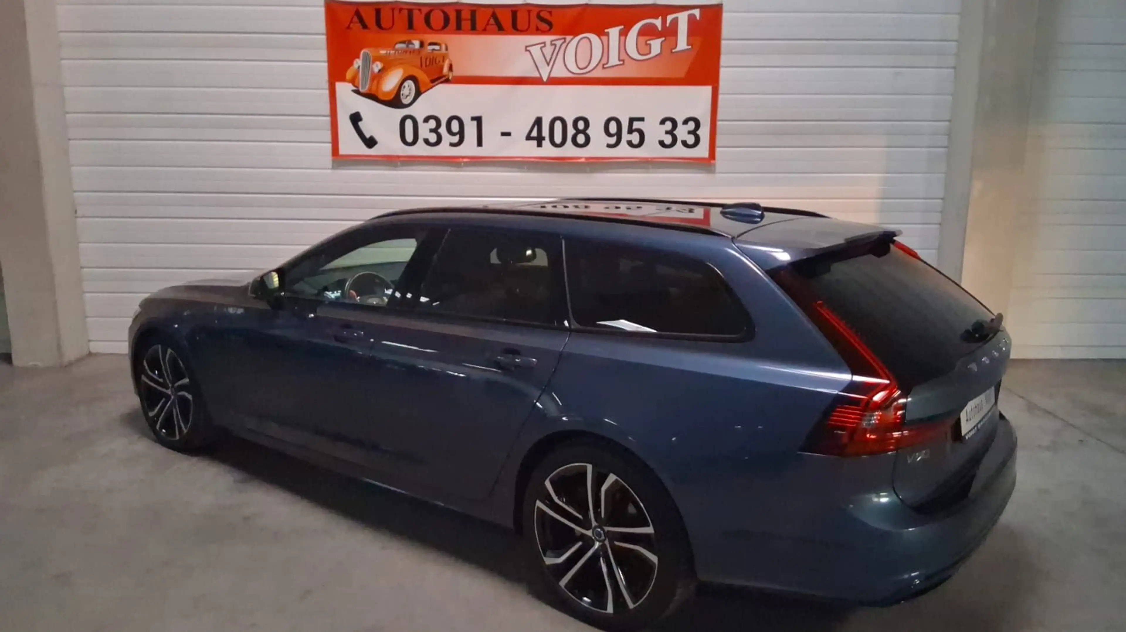 Volvo V90 Kombi R Design Recharge Plug-In Hybrid AWD — photo 4