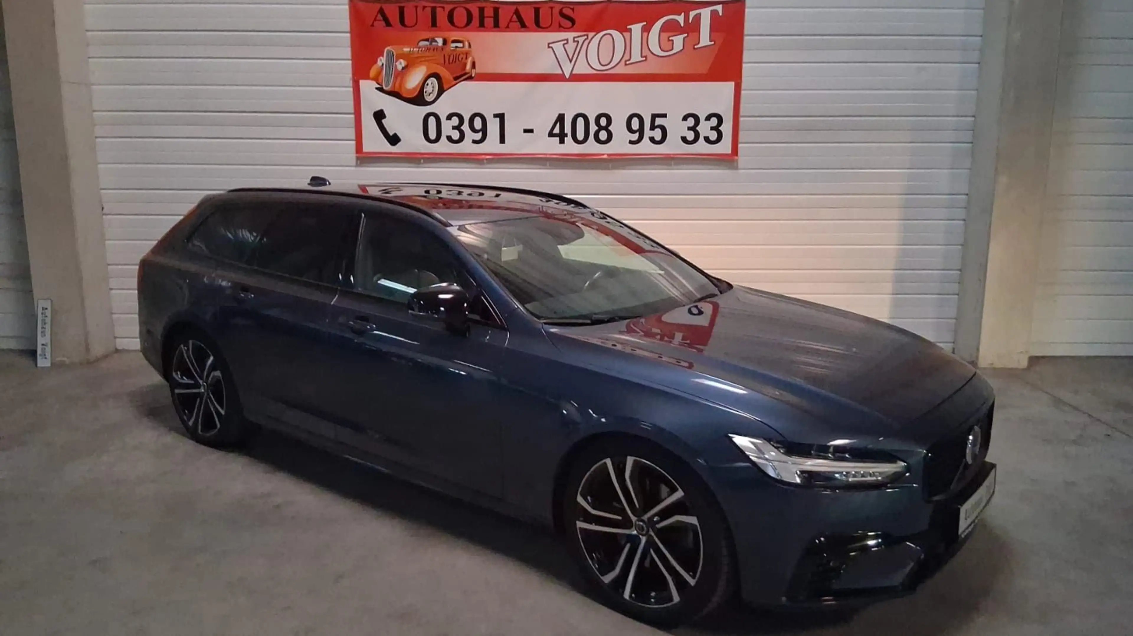 Volvo V90 Kombi R Design Recharge Plug-In Hybrid AWD — photo 3