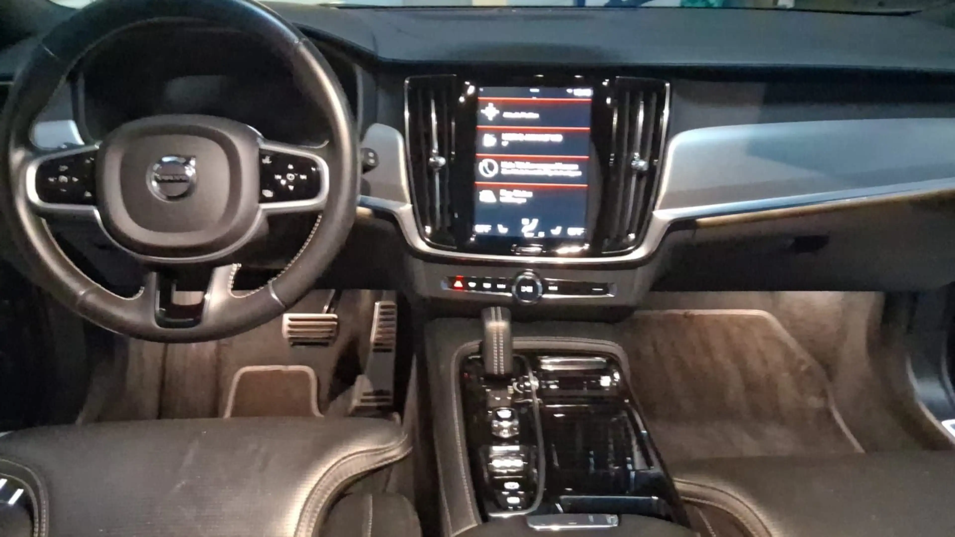 Volvo V90 Kombi R Design Recharge Plug-In Hybrid AWD — photo 9