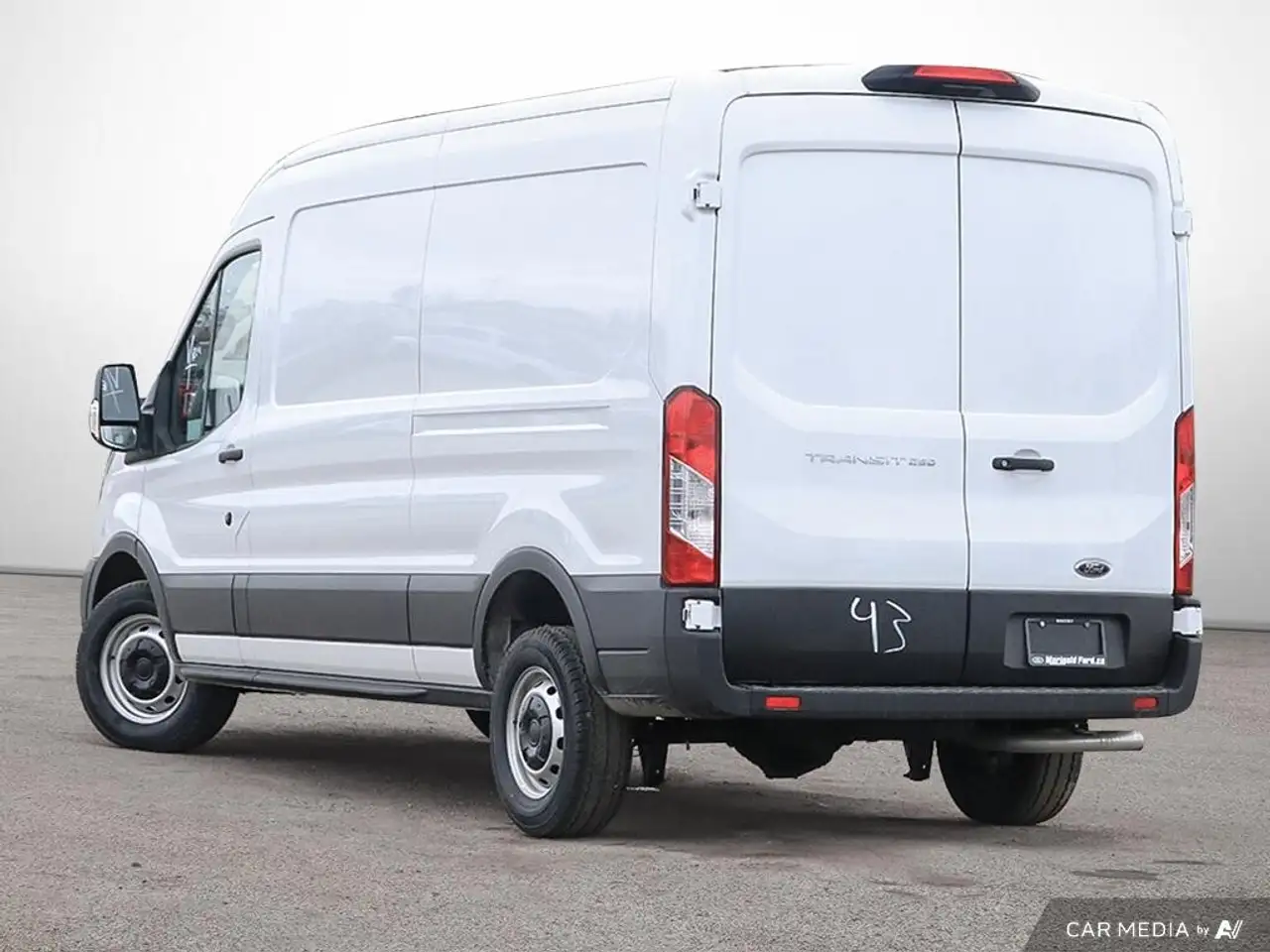 Ford Transit Cargo Van снимка Ford Transit Cargo Van