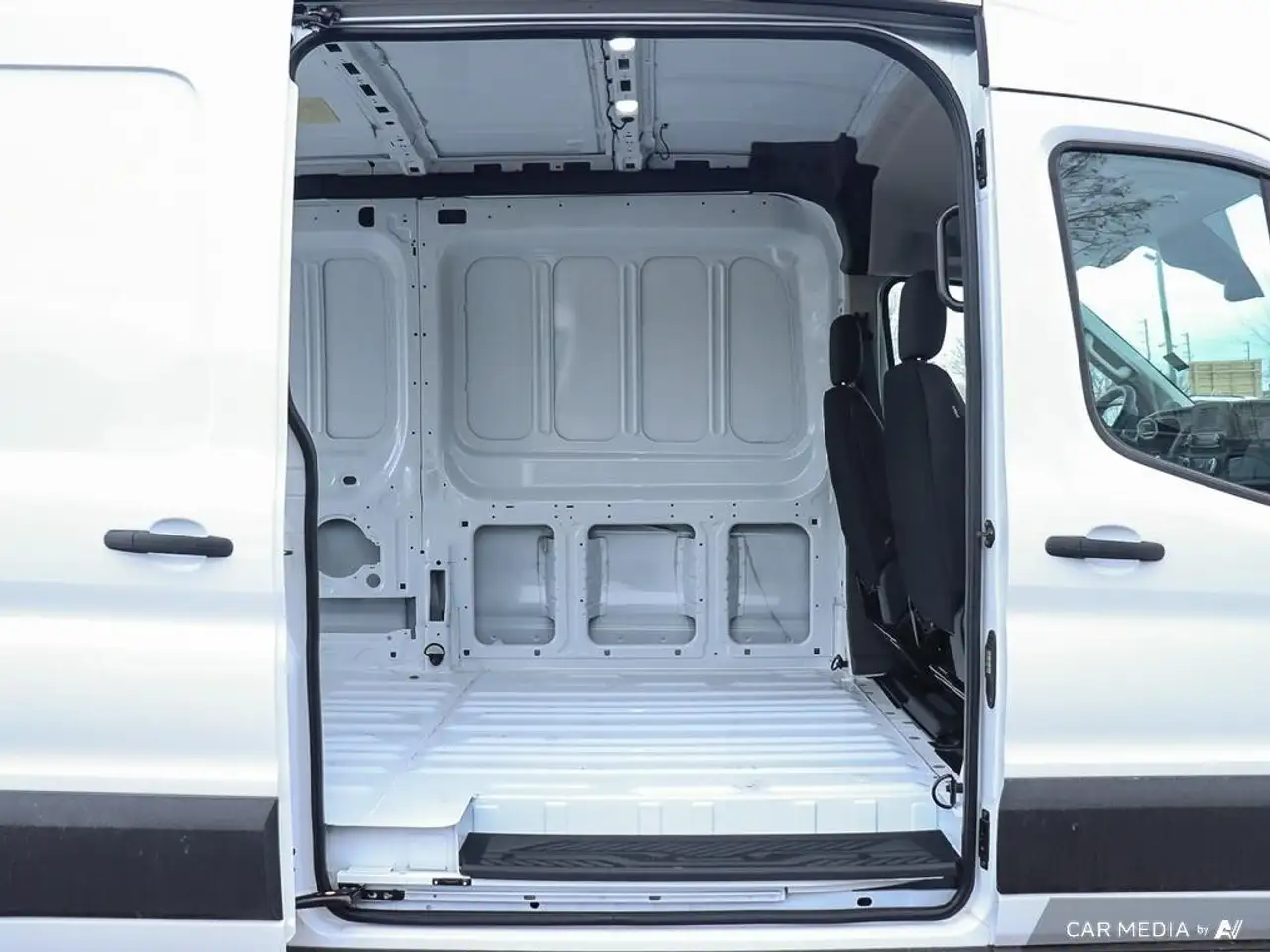Ford Transit Cargo Van снимка Ford Transit Cargo Van