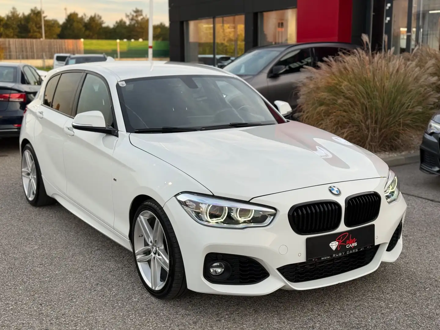 BMW 118 1er - 118 i Aut. M Sport Weiß - 1