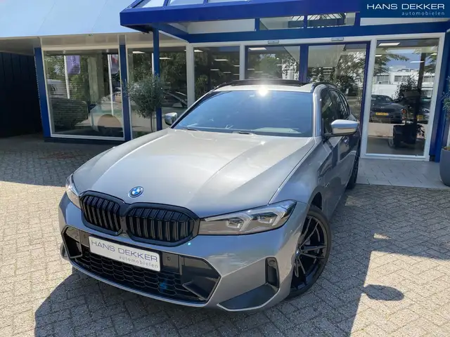 BMW 330 3-serie Touring 330e xDrive Panorama Dak / 360 / M