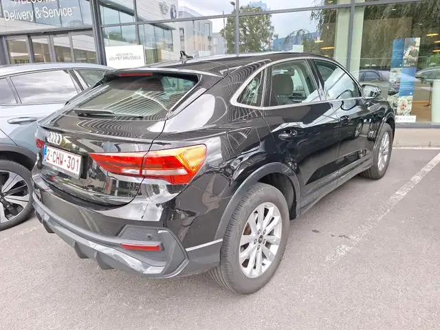 Audi Q3 view 4