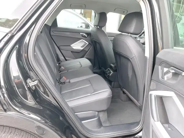 Audi Q3 view 6
