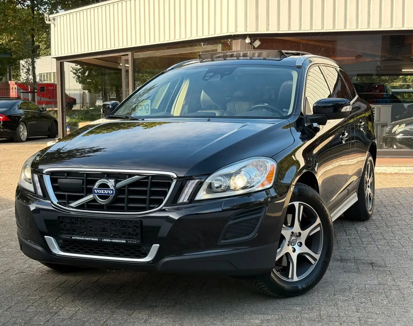 Volvo XC60 SUMMUM AWD LEDER XENON PANO  MEMORY 1 HAND Noir - 1
