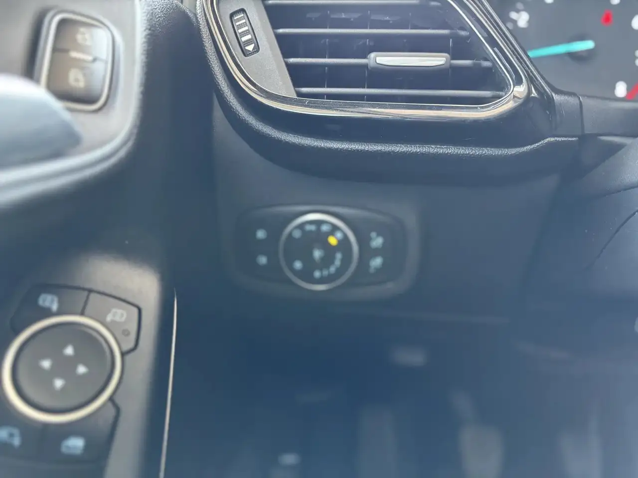 Ford Fiesta 3 portes — photo 35