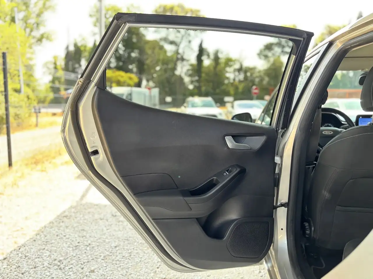 Ford Fiesta 3 portes — photo 39
