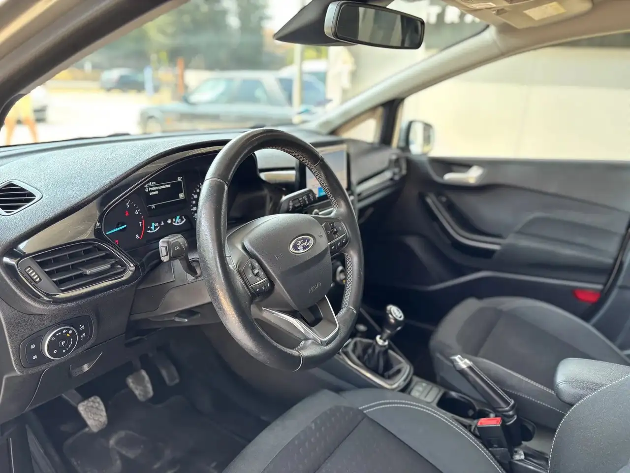 Ford Fiesta 3 portes — photo 26