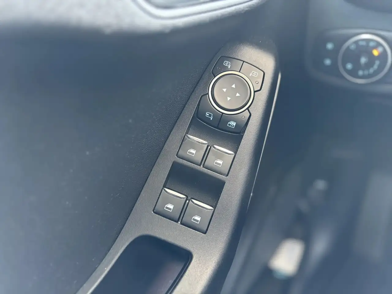 Ford Fiesta 3 portes — photo 34