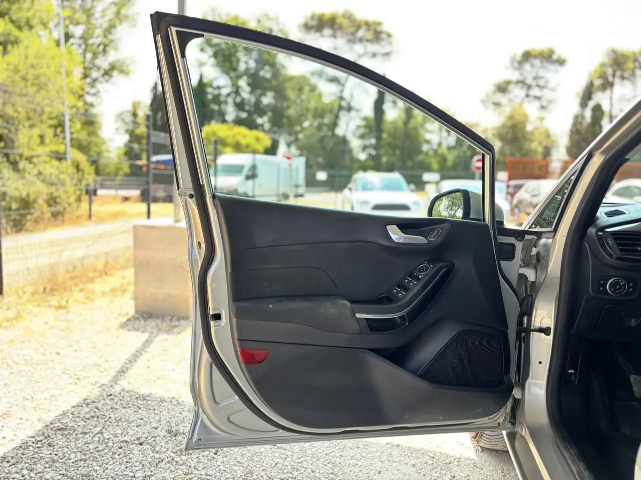 Ford Fiesta 3 portes — photo 37