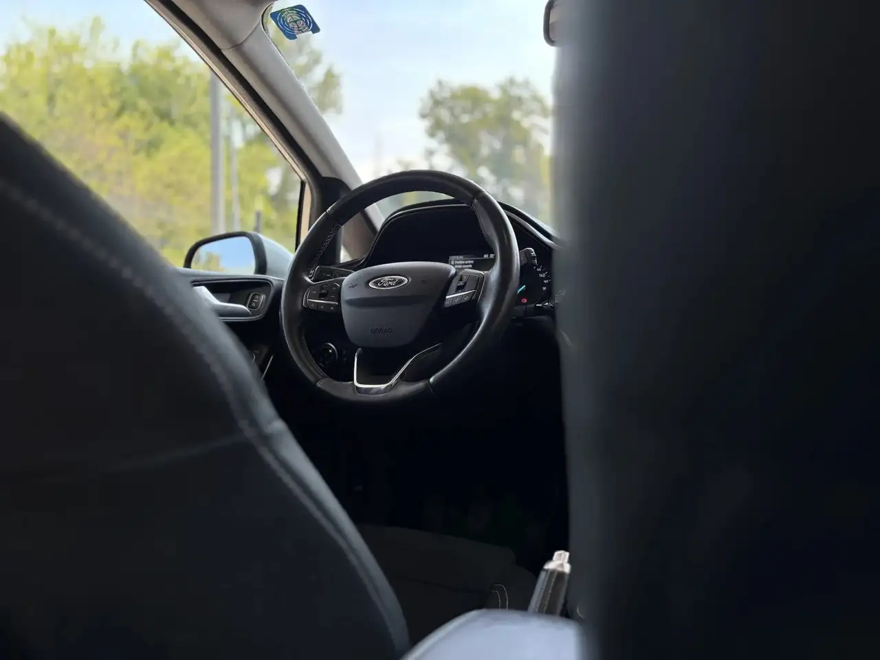 Ford Fiesta 3 portes — photo 21