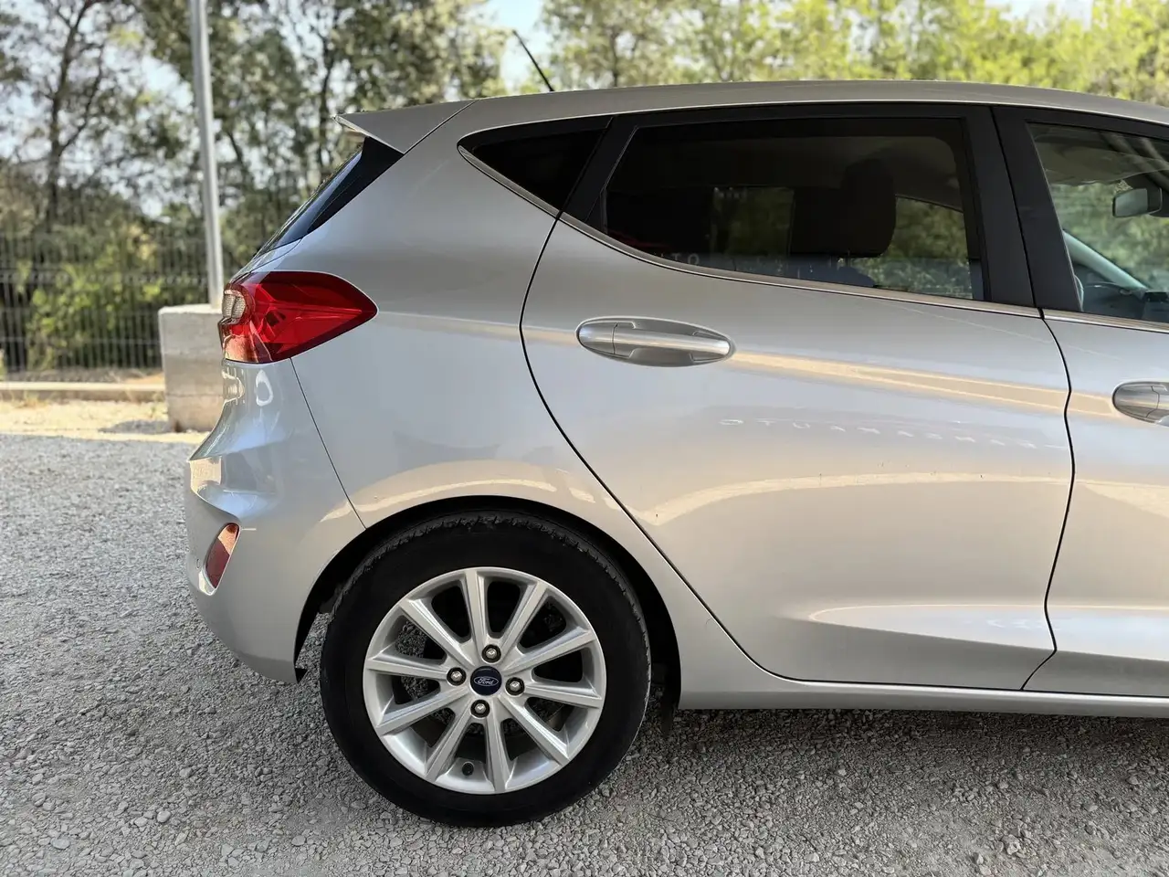 Ford Fiesta 3 portes — photo 17