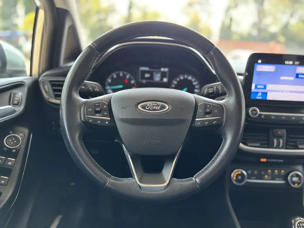 Ford Fiesta 3 portes — photo 28