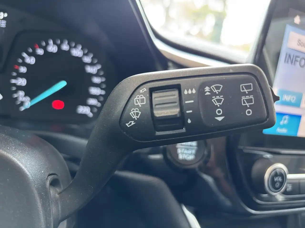 Ford Fiesta 3 portes — photo 32