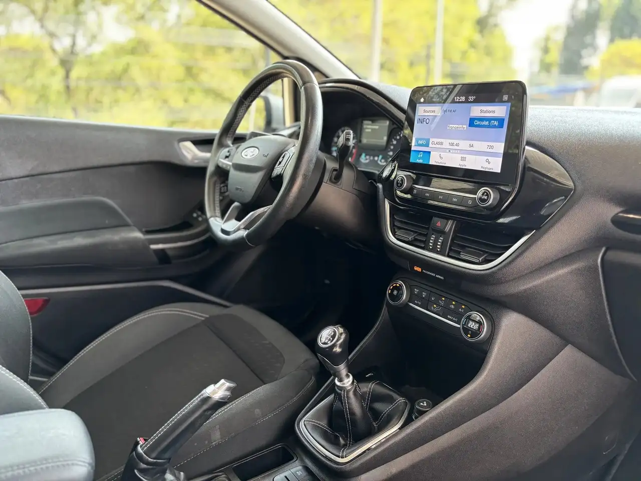 Ford Fiesta 3 portes — photo 44