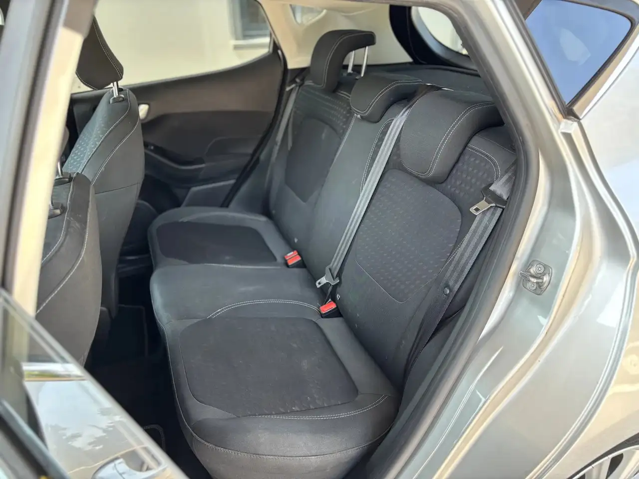 Ford Fiesta 3 portes — photo 24