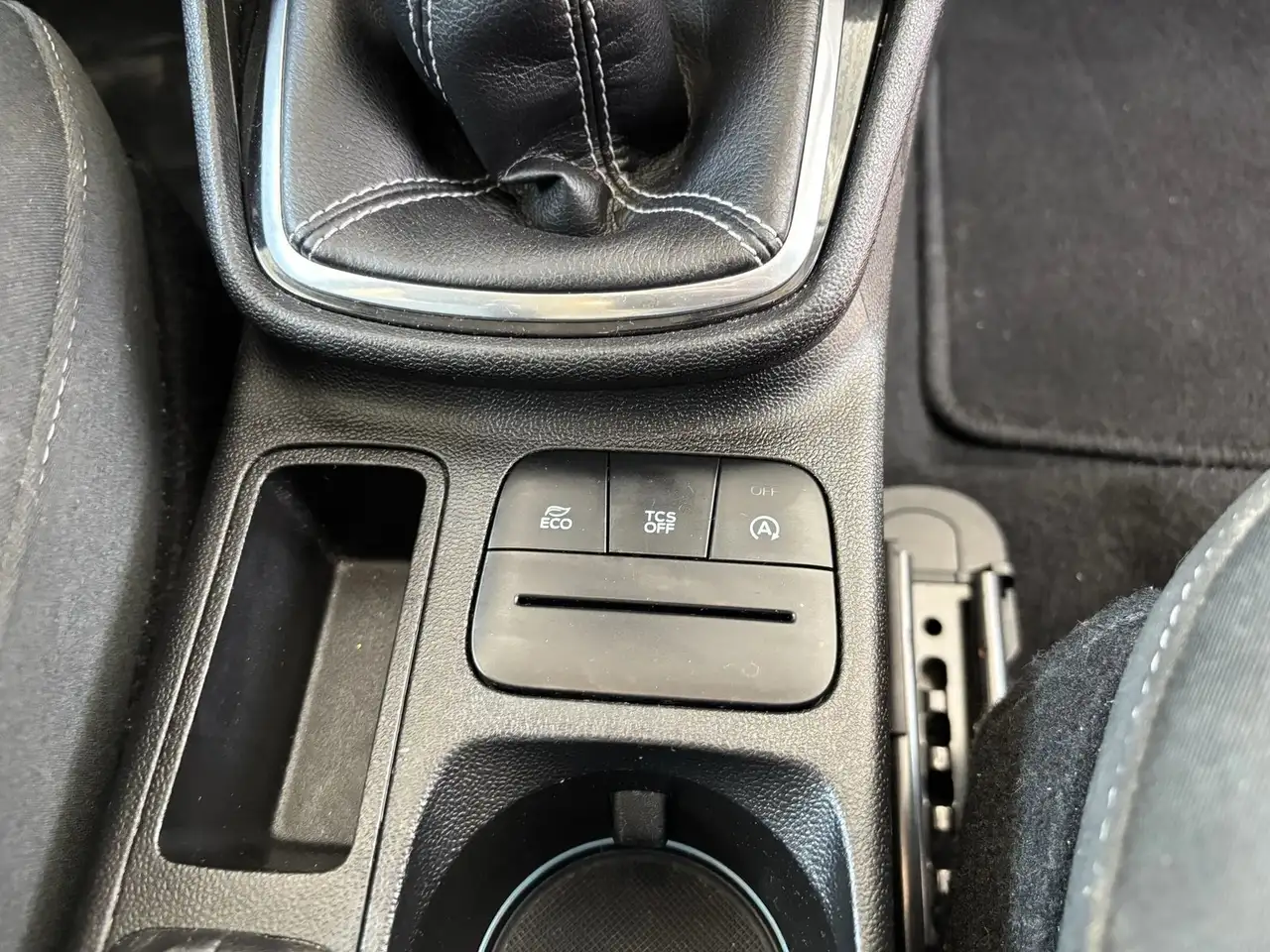 Ford Fiesta 3 portes — photo 36