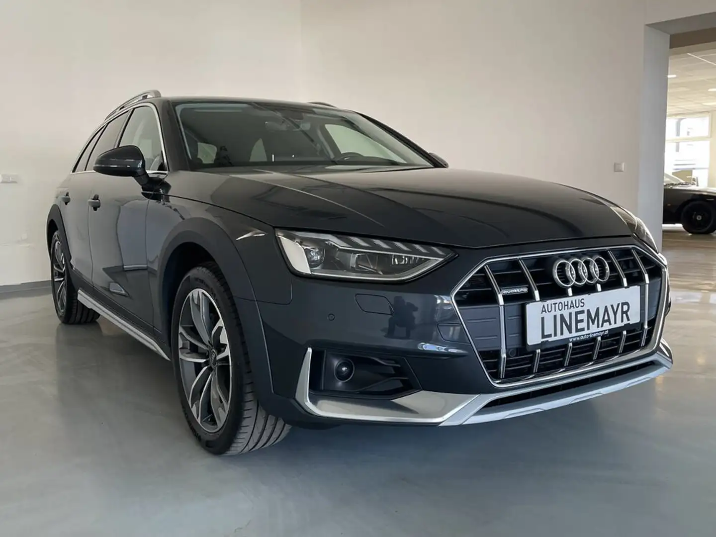 Audi A4 allroad 40 TDI quattro, LED,AHK Grau - 2