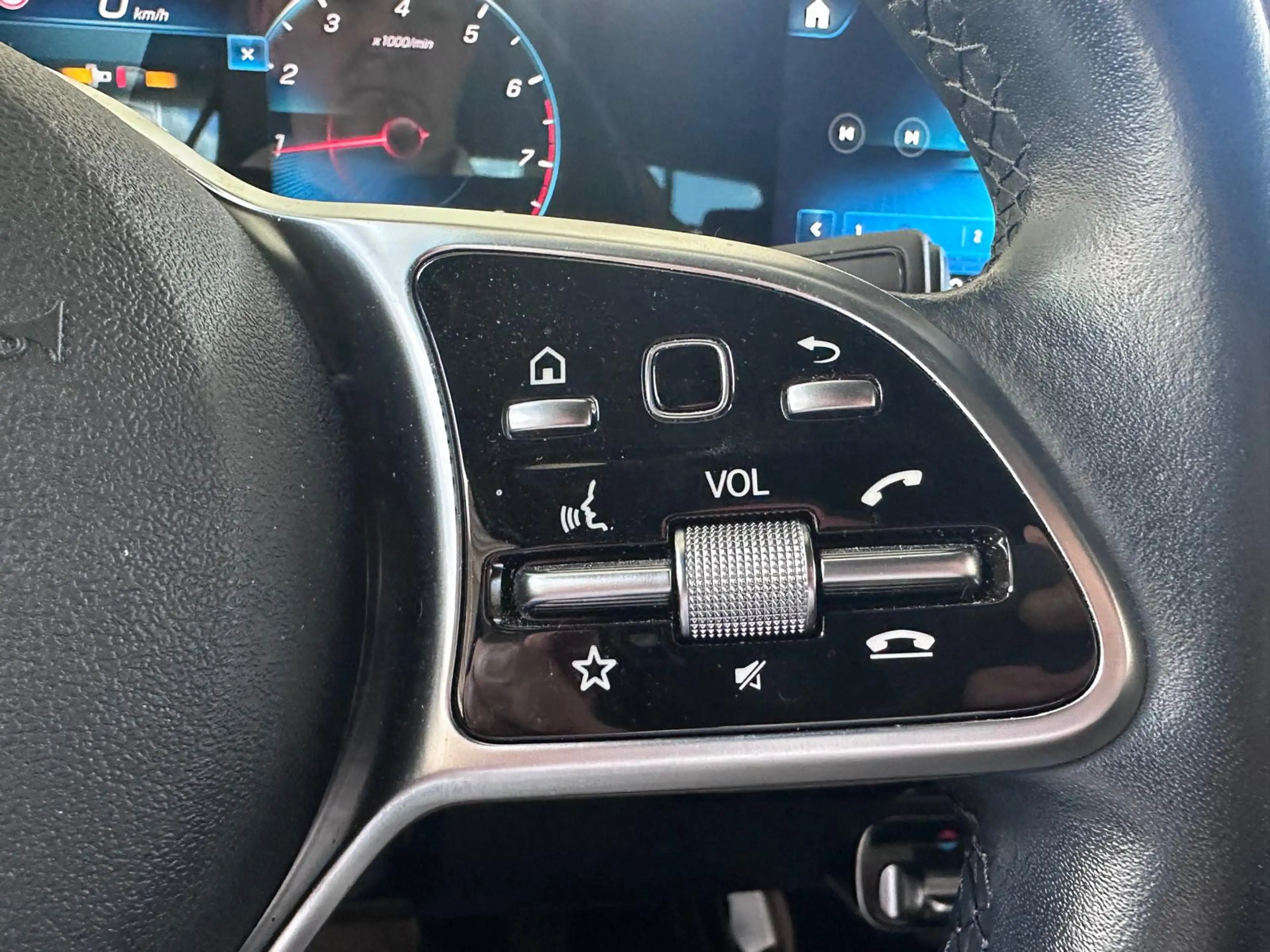 Mercedes-Benz A 250 Burmester STANDHZ RFK LEDER — photo 14