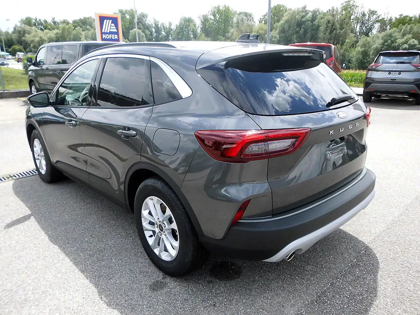 Ford Kuga 1,5 EcoBoost Titanium Aut. Grau - 2