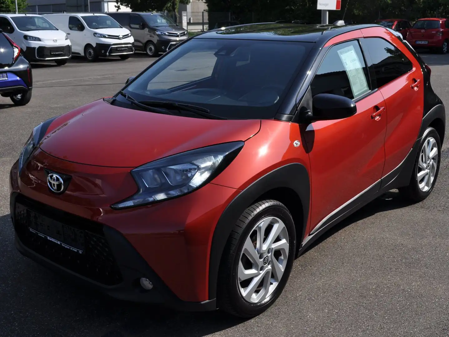 Toyota Aygo Pulse Automatik Rot - 1